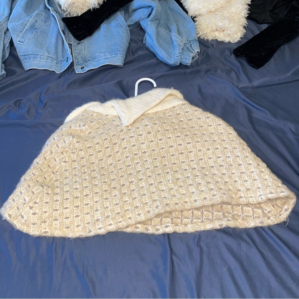 Vintage John Branigan Wool Poncho – Made in Ireland